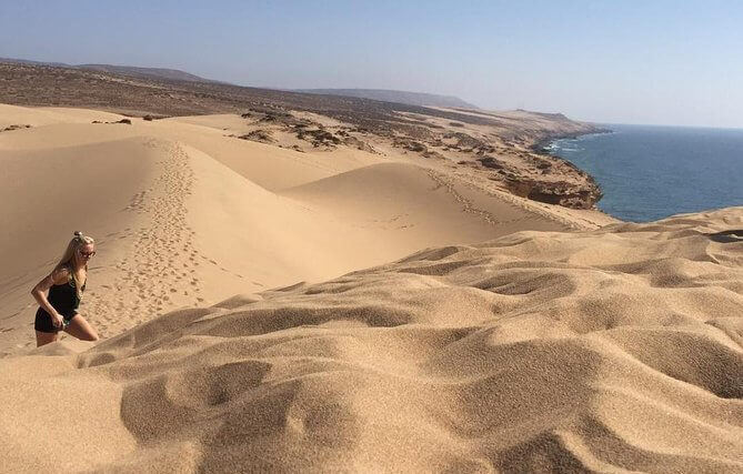 Evening dinner experience in Timlalin Dunes with campfire and Moroccan tea